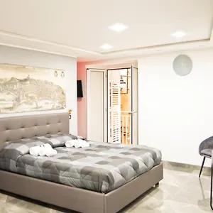Apartment Sotterranea Con Vasca Idromassaggio, Naples